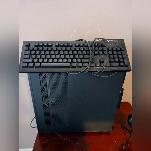 CyberPowerPC Gamer - Picture 2 of 11